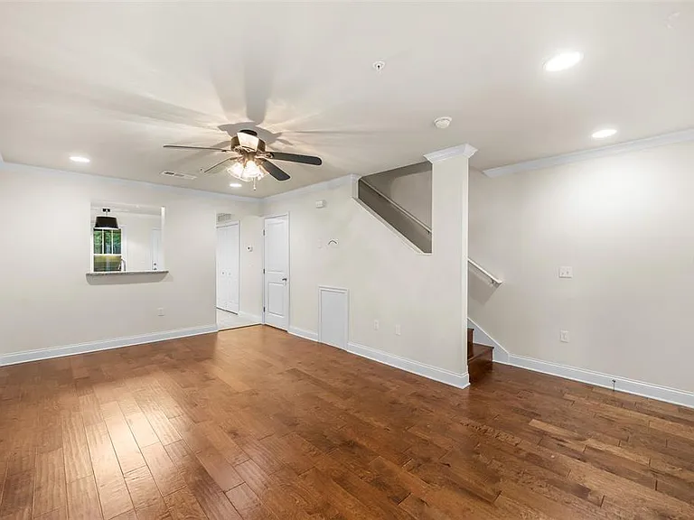 4605 SW 48th Dr #155 — Photo 4