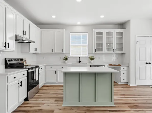 112 Smith Rock Dr, Holly Springs, NC 27540