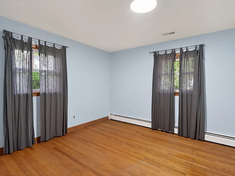 110 Marvin Dr — Photo 16