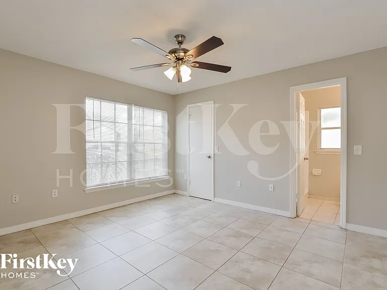 3414 Cove Ct W — Photo 9