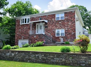 30 Cecil Crest Rd, Yonkers, NY 10701