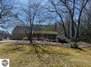 4722 Kingswood Ln, Oscoda, MI 48750