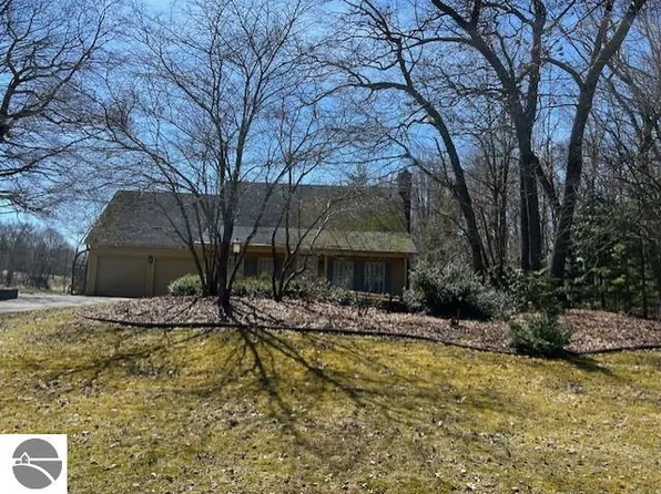 4722 Kingswood Ln, Oscoda, MI 48750