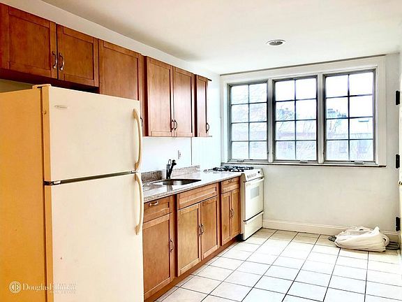 4th image of 154A 18th St #3