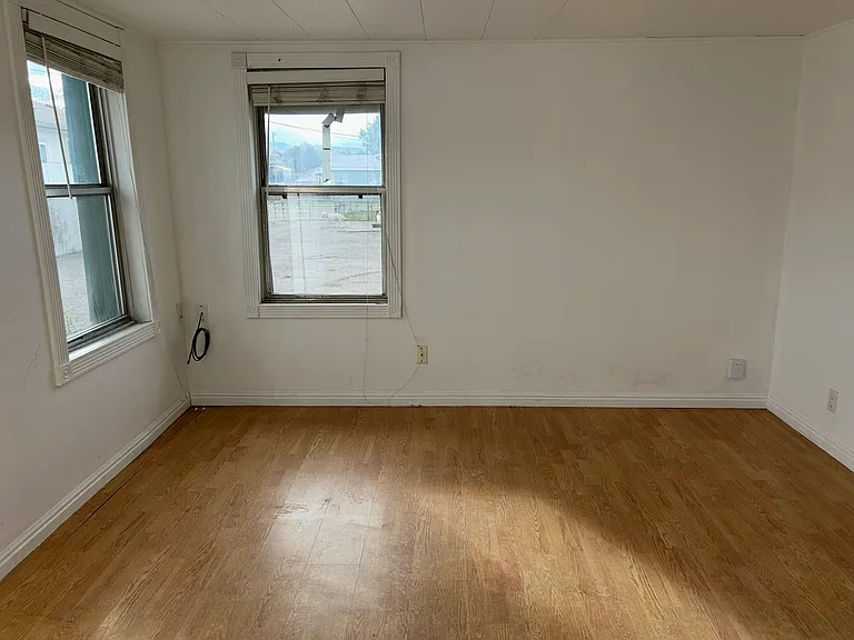 239 S 200 W — Photo 15