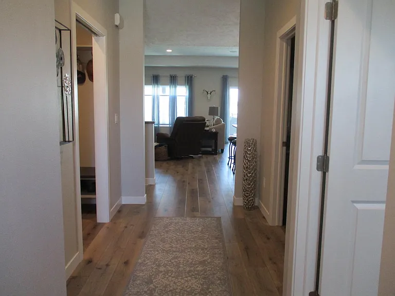 177 N Canterbury Cir — Photo 9
