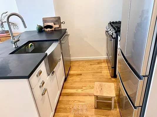 Rented by Zjama Realty Corp | media 11