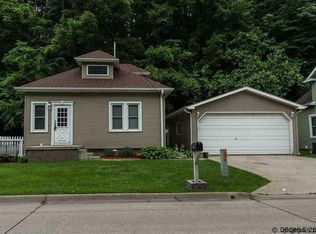 722 Peru Rd, Dubuque, IA 52001