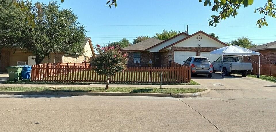 1st image of 2704 Lexington Cir