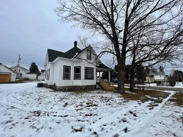 1204 N 3rd Ave, Iron River, MI 49935