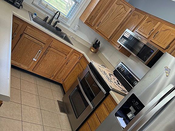 4th image of 660 Green Hills Rd