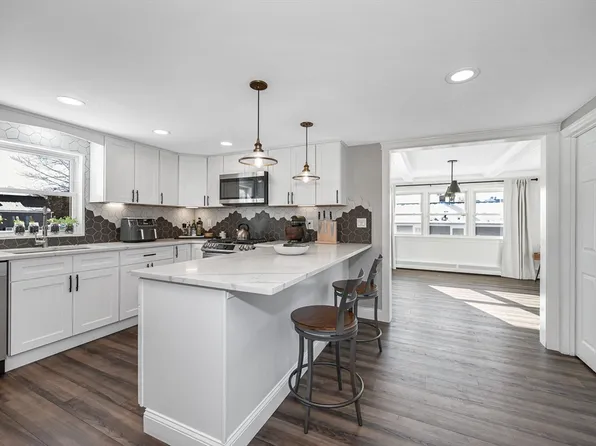 11 Delmont St, Methuen, MA 01844