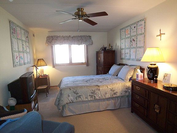 5th image of 15710 Lake Hills Ct Unit 1N