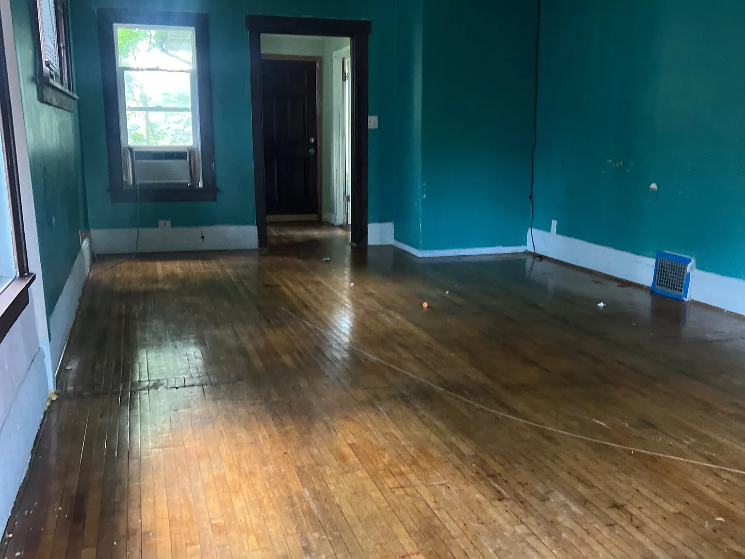 3 bed, 1064 sqft, $1,700 — Photo 2