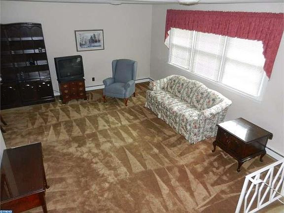 2nd image of 2674 Whitman Dr