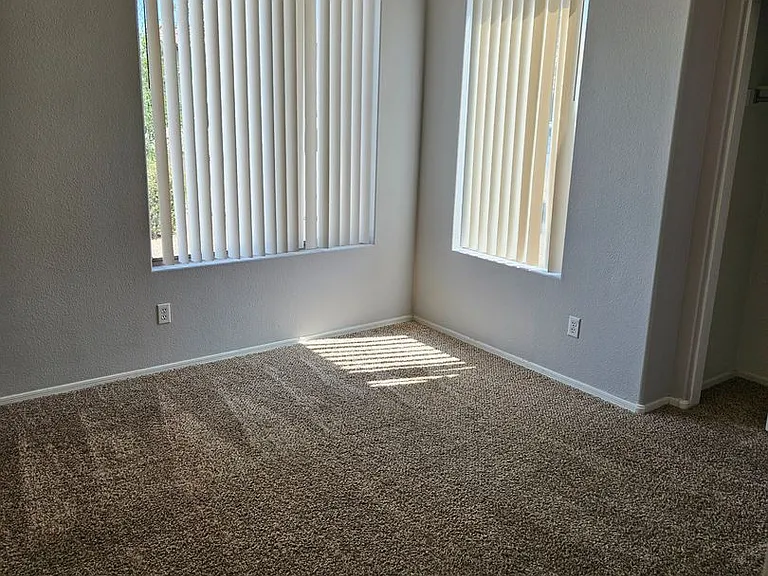 931 E Sherri Dr — Photo 14
