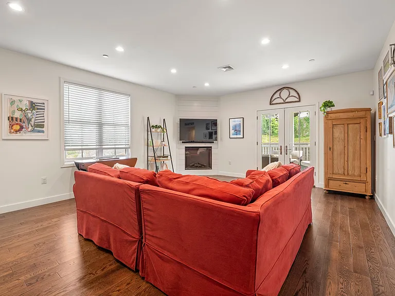 213 E Eagle St #3 — Photo 12