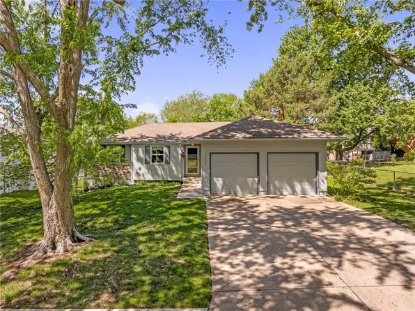 13020 S Raintree Dr, Olathe, KS 66062