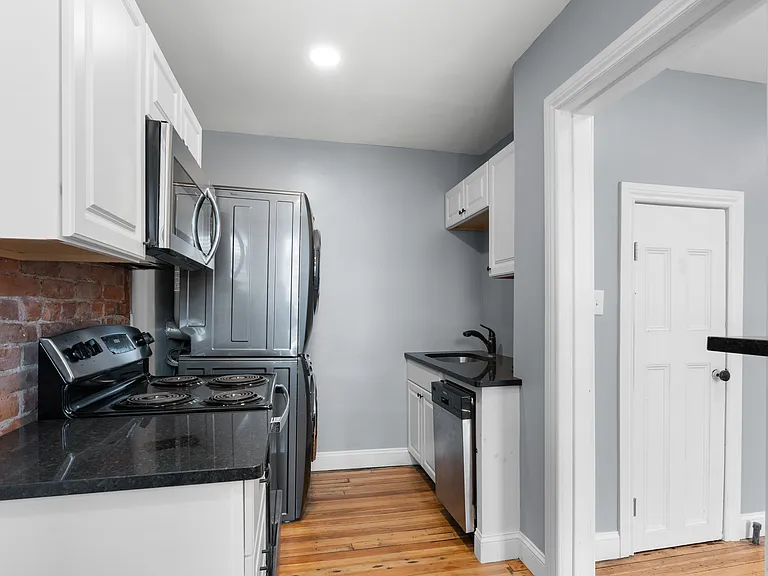 296 Main St #7 — Photo 7
