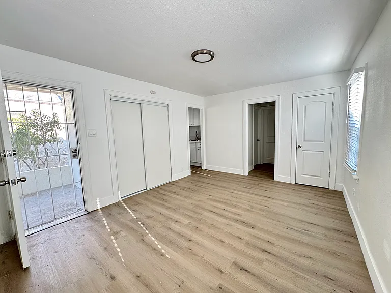 172 S Avenue 53 #1/2 — Photo 3
