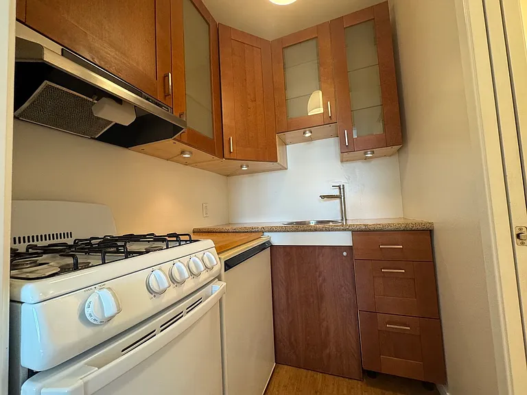 40 Brooks Ave #18 — Photo 16