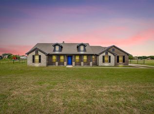 8201 Harvest Dr, Grandview, TX 76050