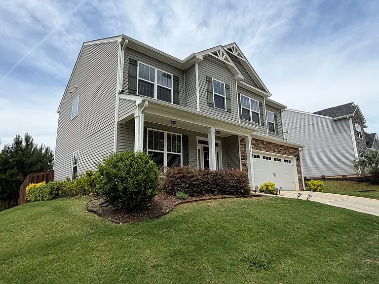 1008 Swan Ct — Photo 3