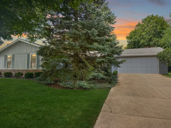 119 Hammitt Dr, Normal, IL 61761