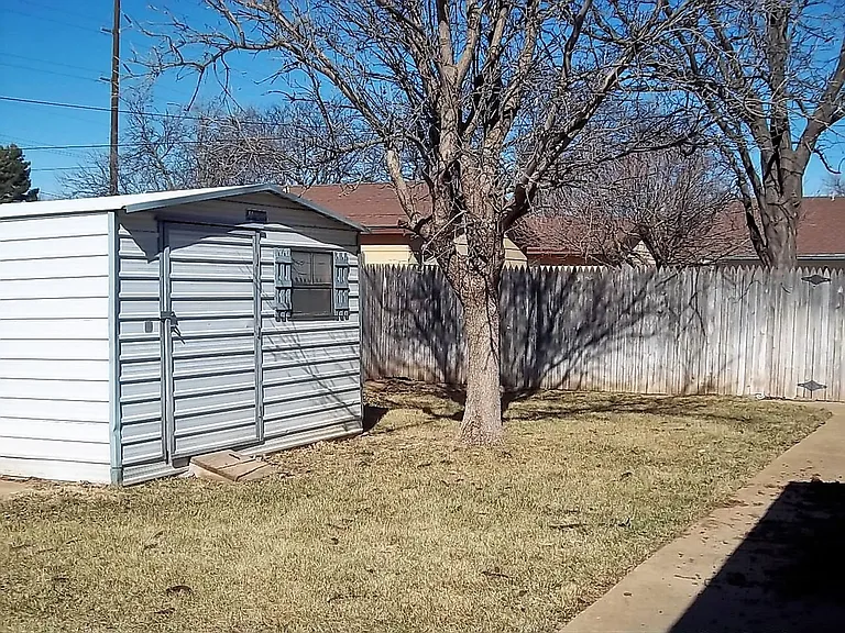 2606 Douglas Dr — Photo 7
