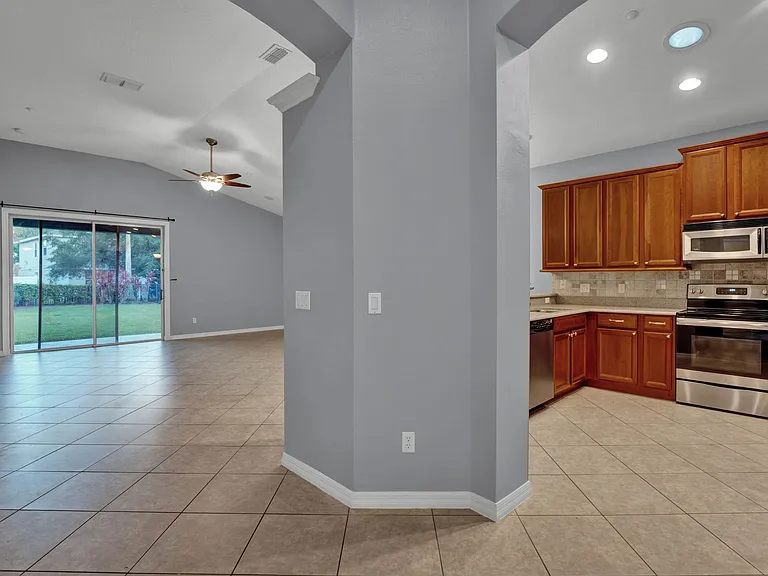 10029 Silk Grass Dr — Photo 6