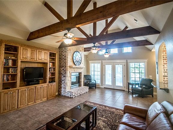 3rd image of 823 Dublin Cir