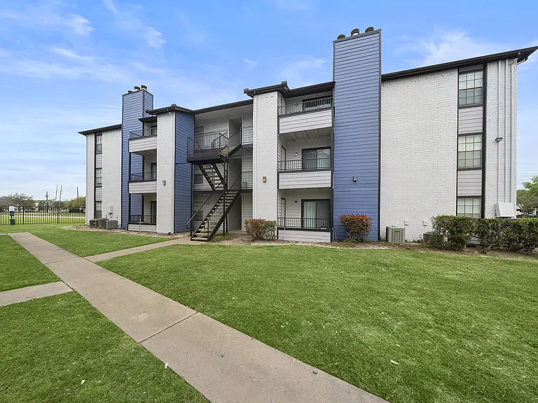 6Ten at Med Center Apartments — Photo 30