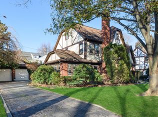 57 Garden St, Garden City, NY 11530