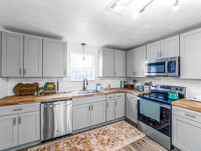 412 N Ripley Rd — Photo 4