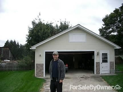 Garage : two car garage and concrete drive