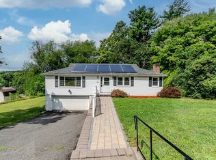 20 W Allen Ridge Rd, East Longmeadow, MA 01028