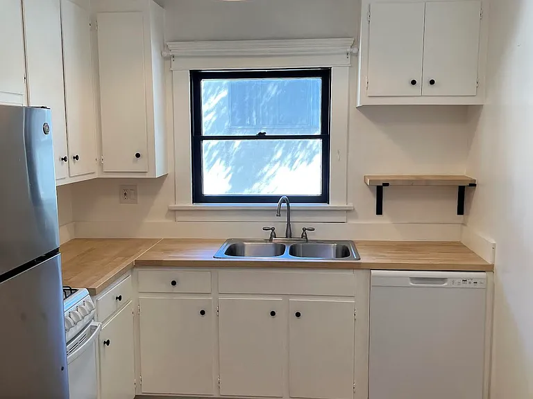 29 Marion Ave #7 — Photo 10