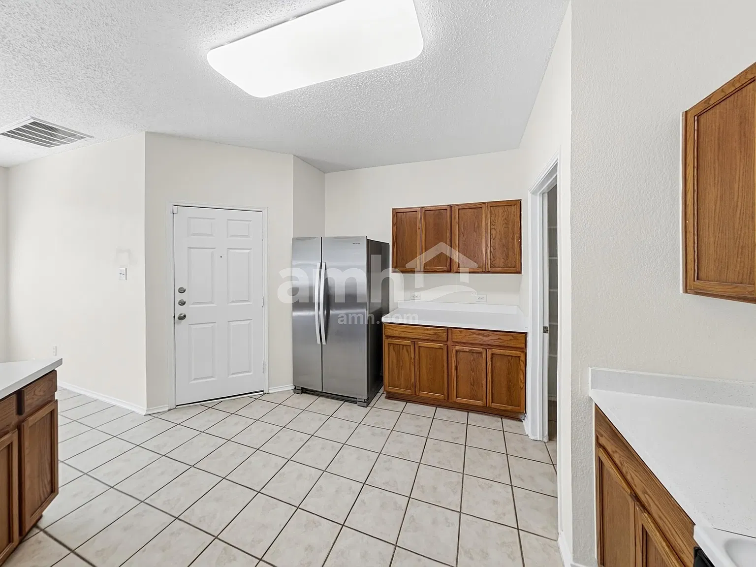 4 bed, 2.5 bath, 2697 sqft, $2,570 — Photo 4