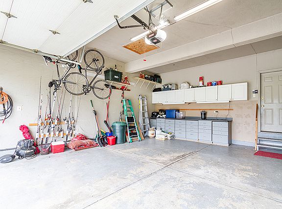 3rd image of 3270 Banford Cir