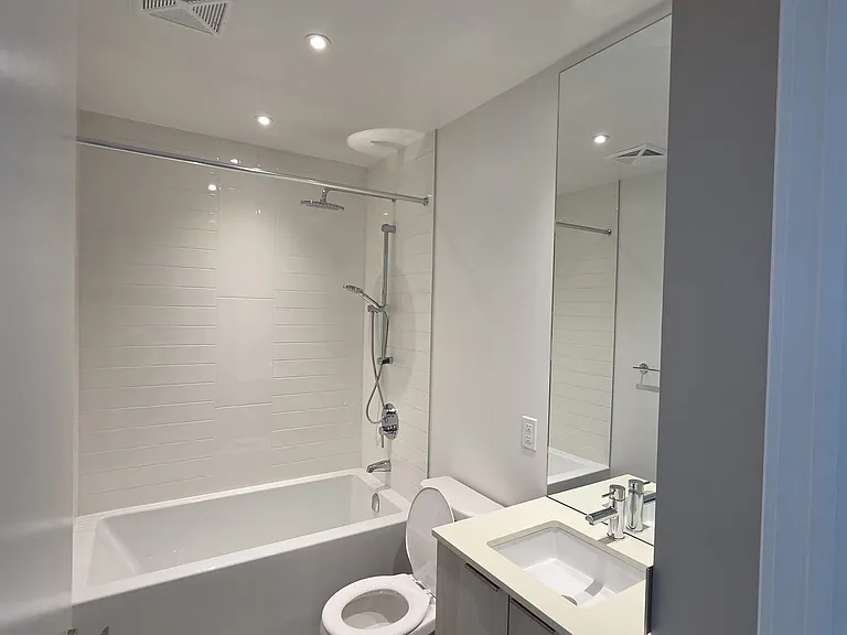 448 Burnhamthorpe Rd W #6409 — Photo 8