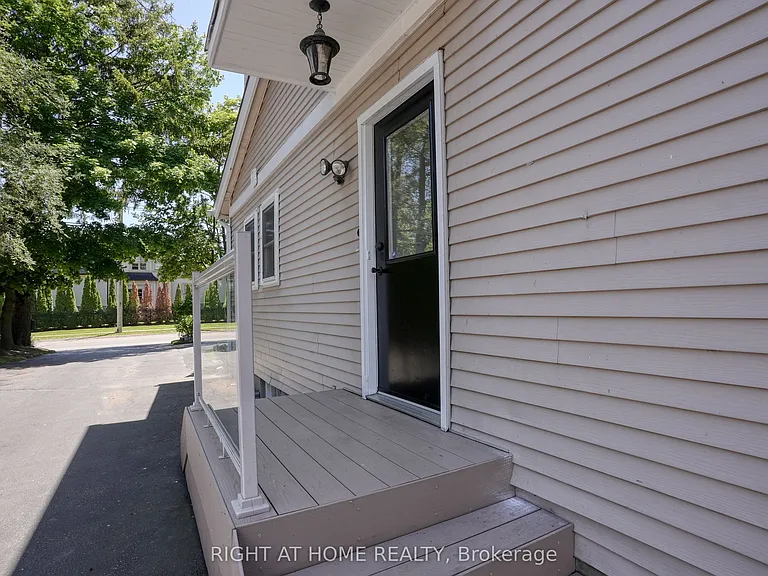 461 Lakeshore Rd W — Photo 34