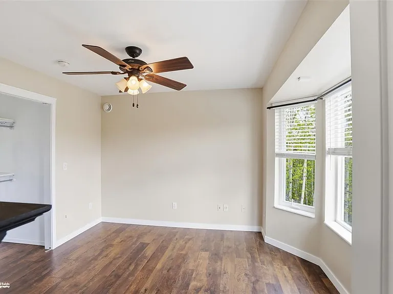 1421 N Landmark Dr — Photo 30