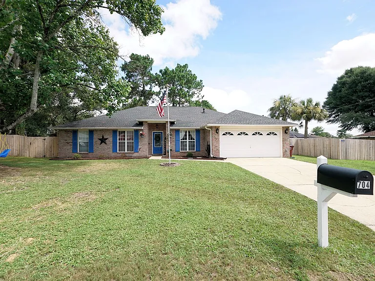 704 Becky Thatcher Ct — Photo 2
