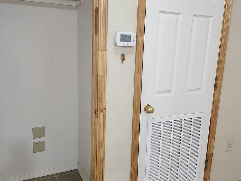 114 S Duncan St #6 — Photo 14
