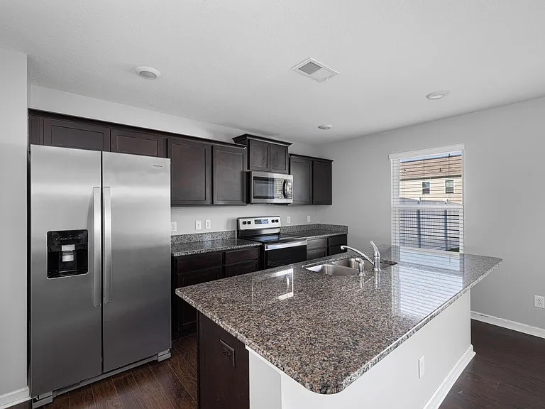 1124 Tay Sta — Photo 15