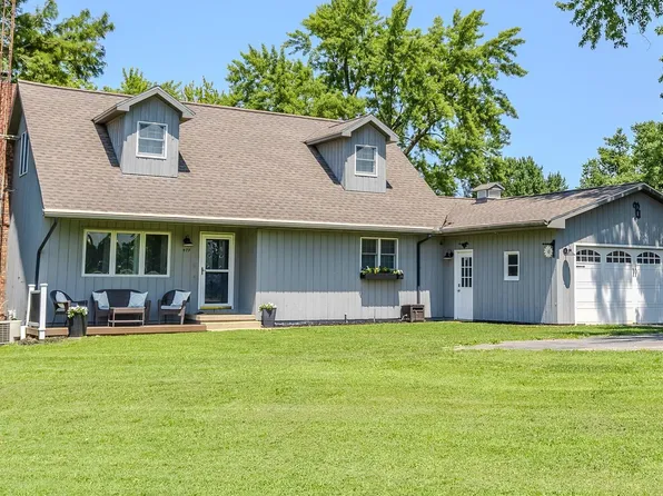 479 Juniper Dr, Petersburg, IL 62675