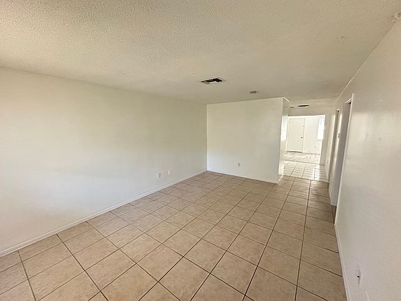 5th image of 3088 Englewood Dr APT A