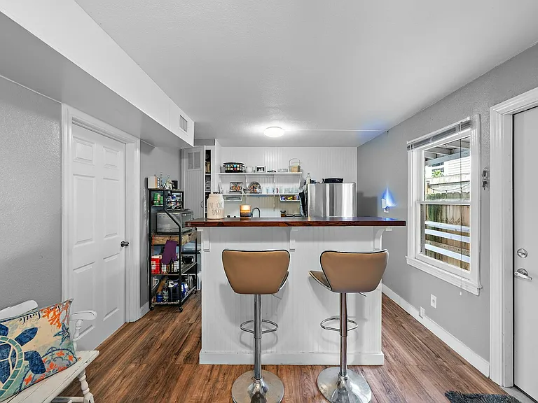 609 Sealy St #1 — Photo 8