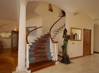 16989 Edgewaer Ln, Huntington Beach, CA 92649