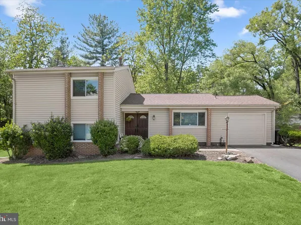 17701 Millcrest Dr, Derwood, MD 20855